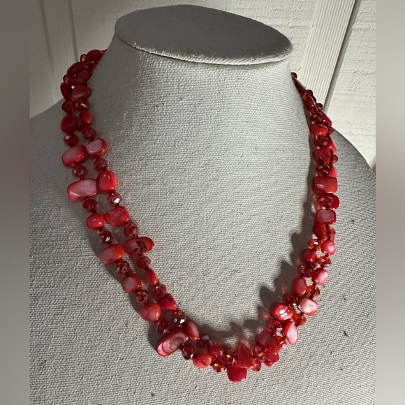 Double strand red shell and faceted bead necklace - Picture 3 of 7
